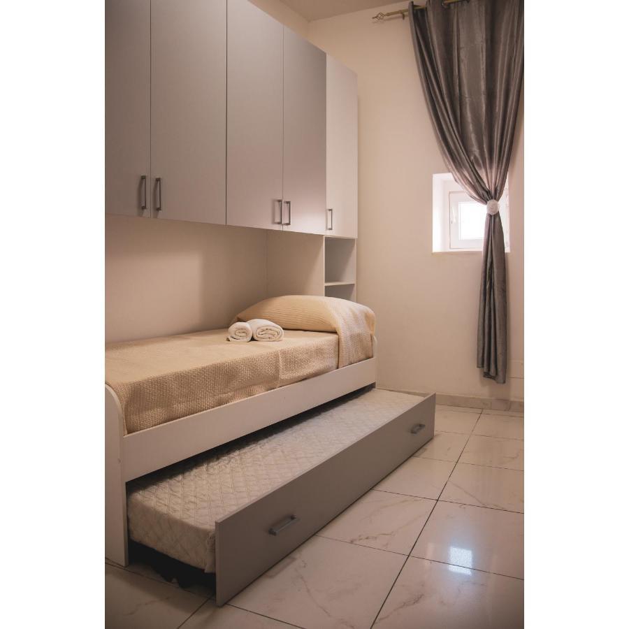 Historical Center Duomo Suite نابولي المظهر الخارجي الصورة